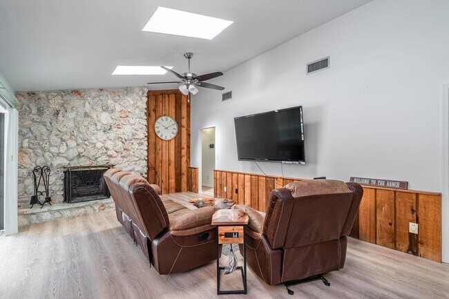 Building Photo - 12775 Guilford Cir