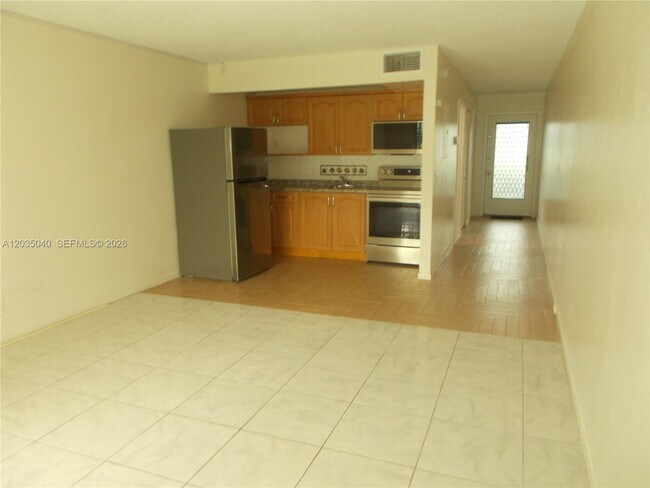 Building Photo - 1400 SW 124th Terrace