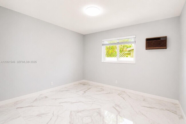 Building Photo - 2611 SW 13th Ave