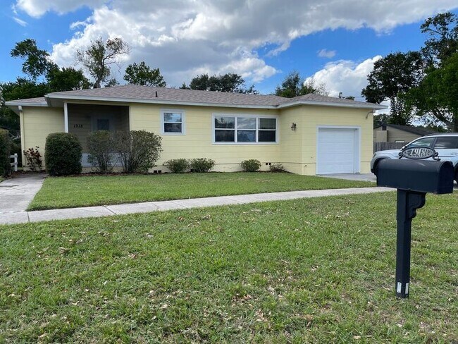 Primary Photo - 1918 E Main St