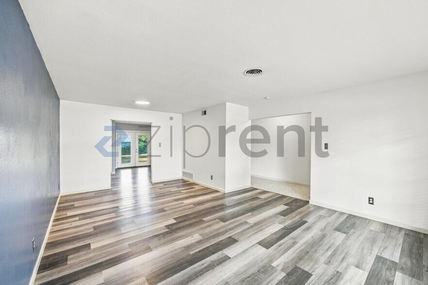 Building Photo - Unit