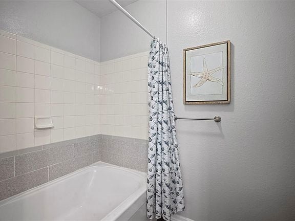 Building Photo - 5000 Culbreath Key Way