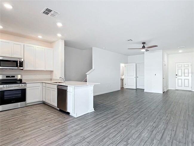 Building Photo - 4950 SW 81st Lp