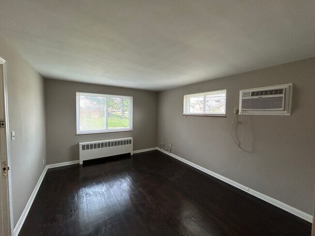 Building Photo - 7598 Boleyn Dr