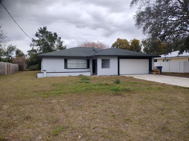 Building Photo - Updated 3 bedroom 2 bathroom House