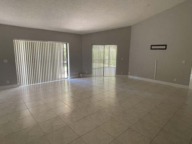 Building Photo - 9173 Tivoli Pl