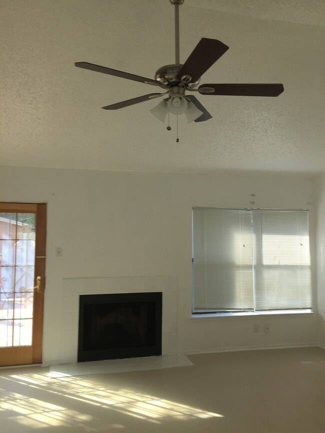 Building Photo - 5843 Glacier Sun Dr.