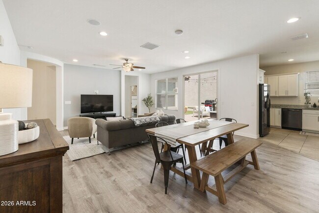 Building Photo - 2930 N Raven