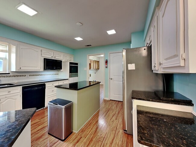 Building Photo - 10114 Branwood Ln