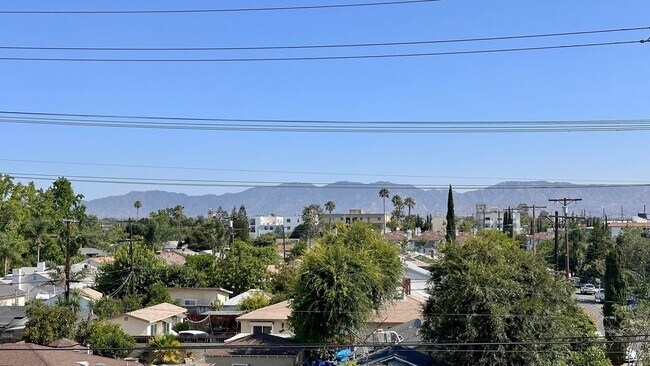 Building Photo - Affordable 1-Bedroom Top Floor Unit with M...