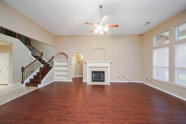 Building Photo - 8406 Oak Villa Ct