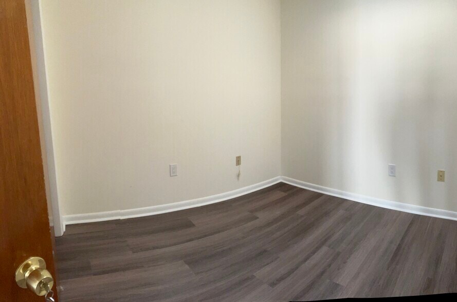 Building Photo - 136 N 10th St