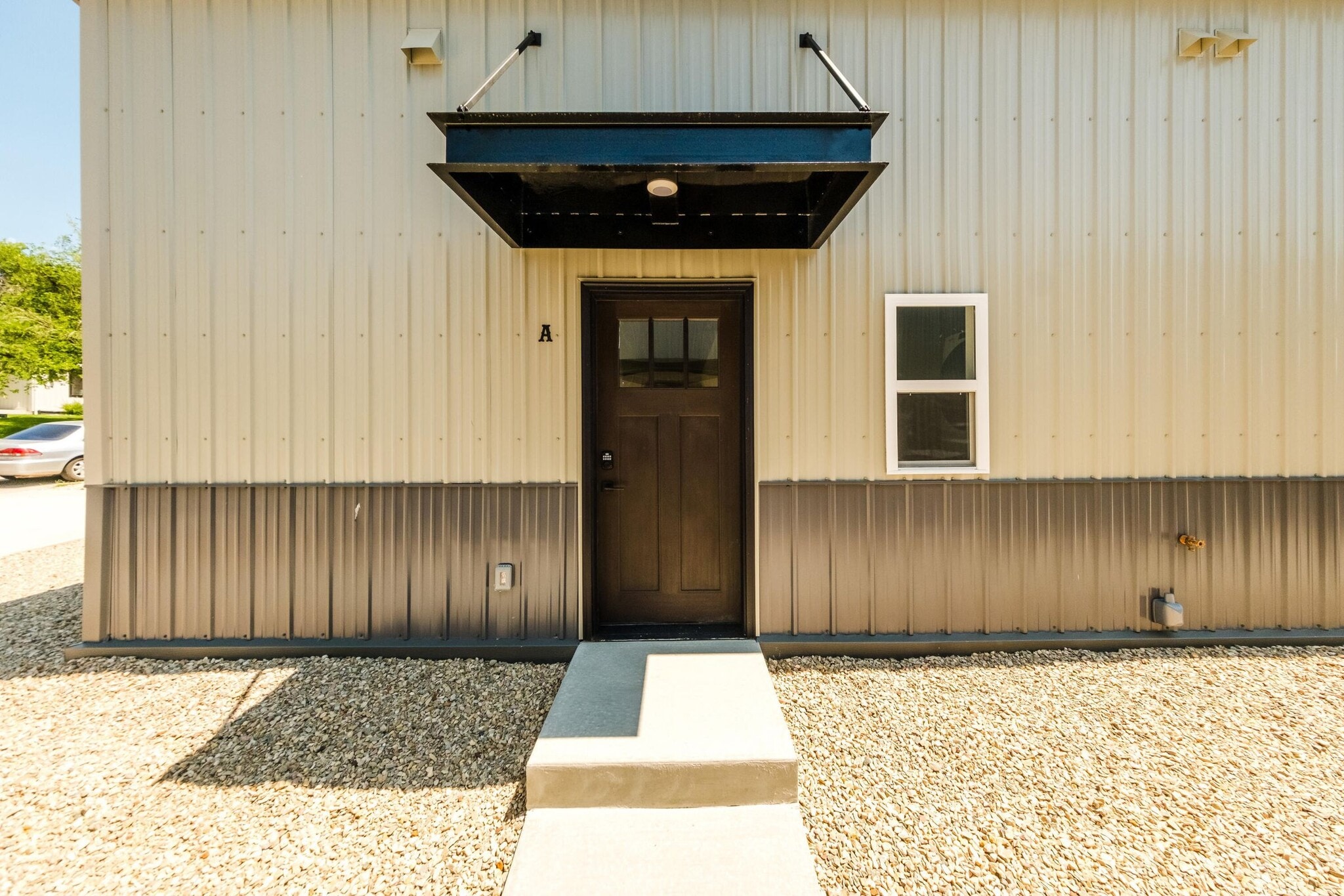 Building Photo - 744 E Loucks St