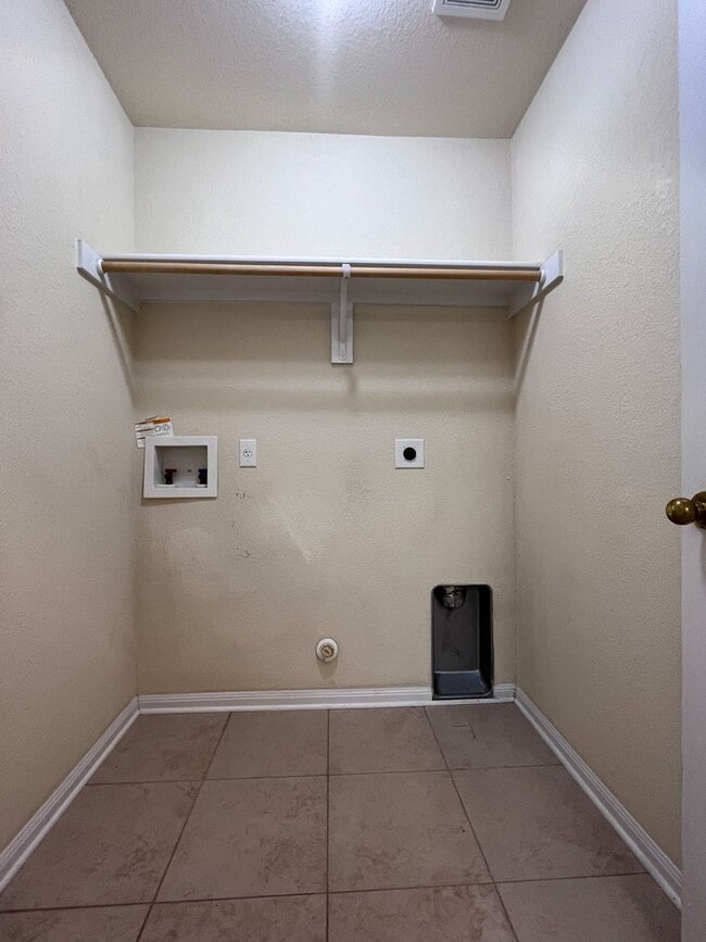 Building Photo - Available NOW!!!! Beautiful 1 story, 4 bed...