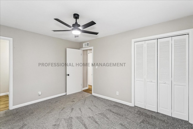 Building Photo - 4 bedroom/ 2 bath home on a spacious half-...