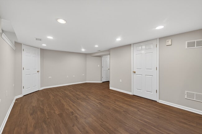 Building Photo - 212 Amherst Ct