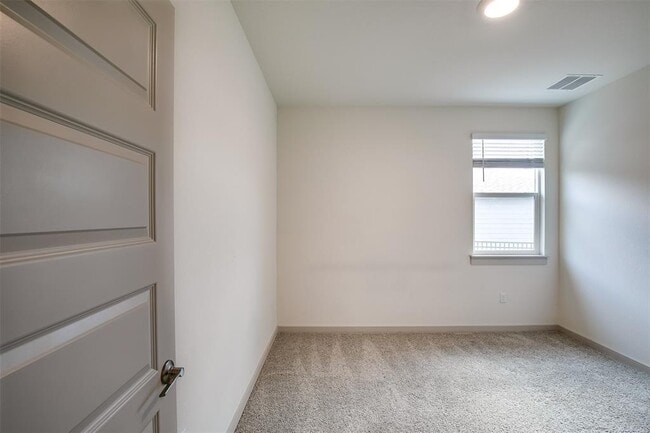 Building Photo - 400 Florenz Ln