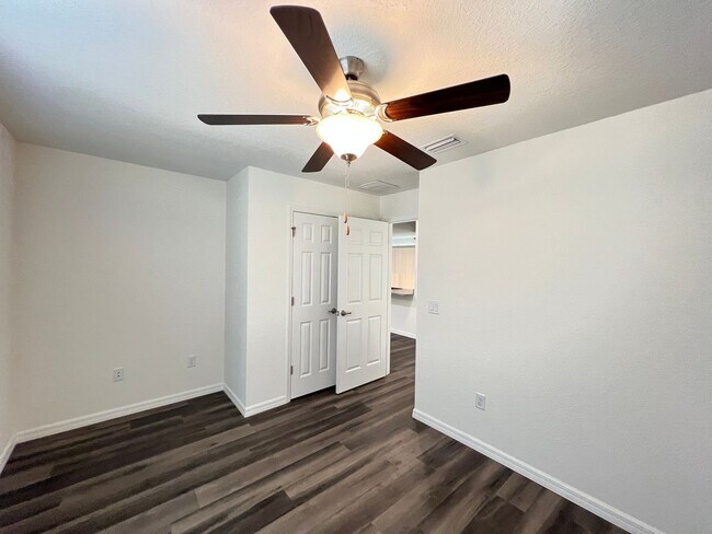 Building Photo - Beautifl Bedroom / 2 Bath Home in Ocklawaha!