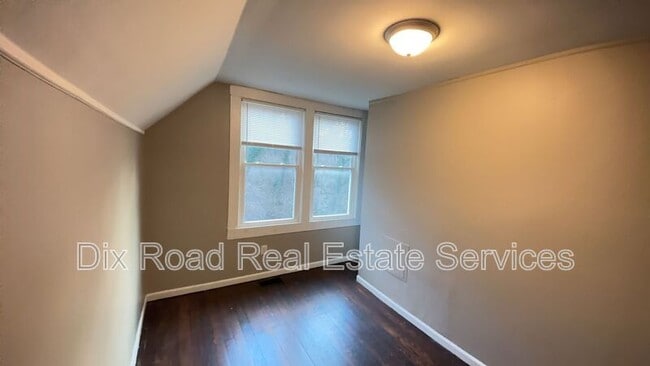 Building Photo - 879 Rockdale Ave