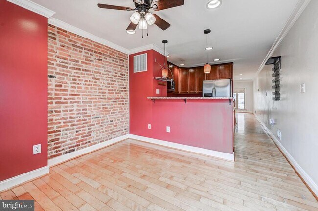Building Photo - 145 N Streeper St