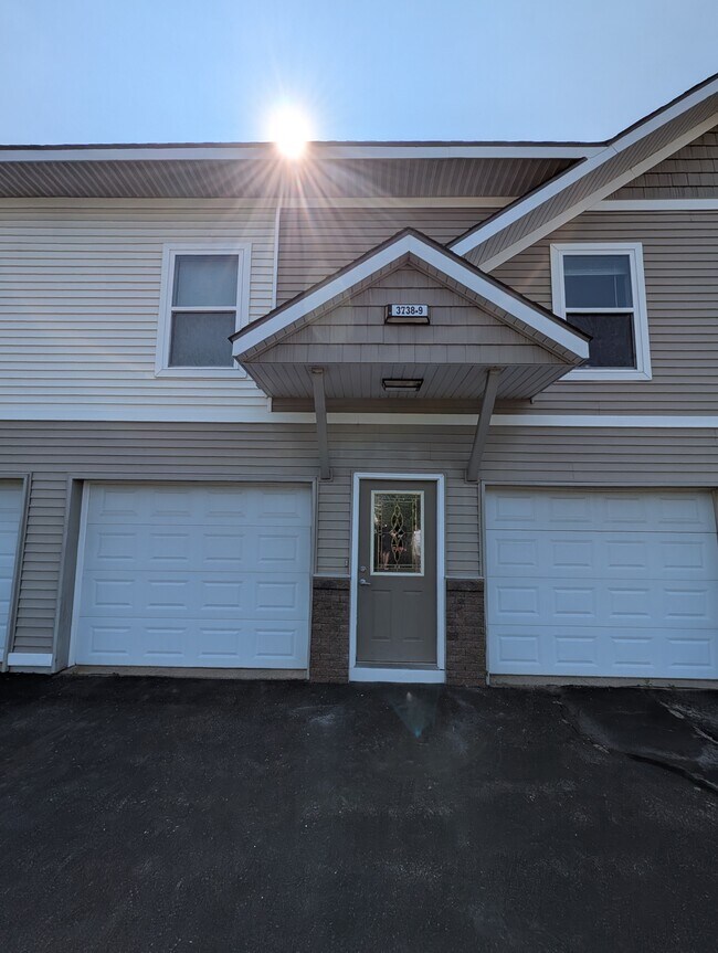 Building Photo - 3738 Riverbed Ln SE