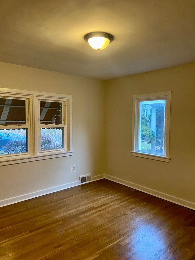 Building Photo - 4701 Lancaster St