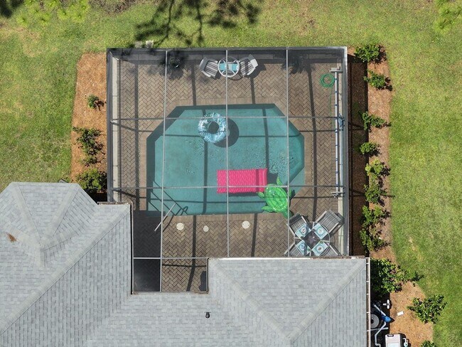 Building Photo - 206 E Pinehurst Dr