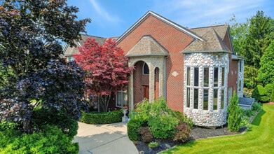 Building Photo - 833 Lakewood Dr