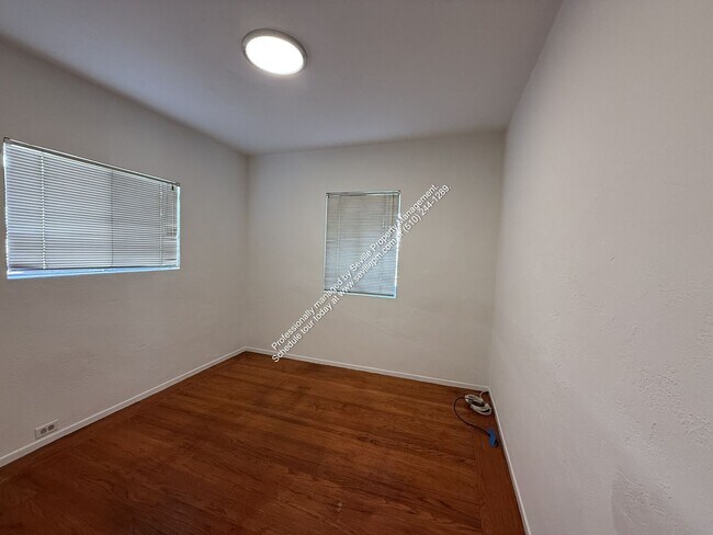 Building Photo - Berkeley Gem w/plenty of outdoor space...available now!