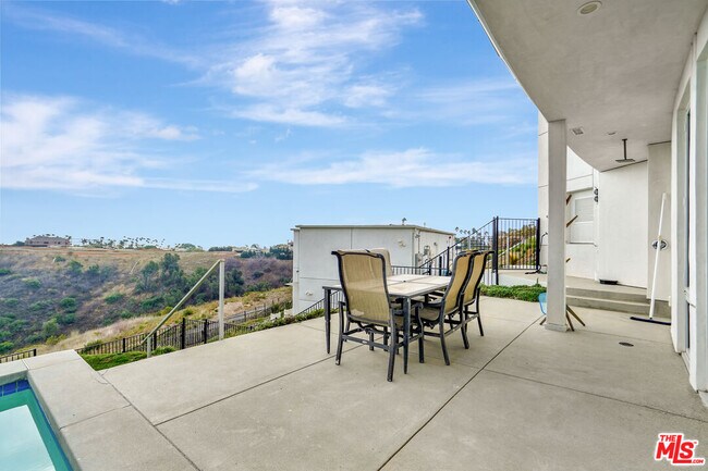 Building Photo - 28405 Via Acero St