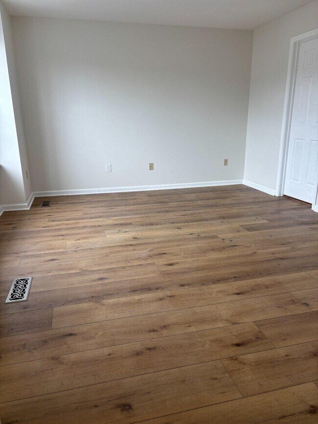 Building Photo - 4220 Elm Ct