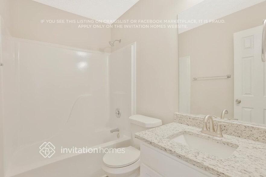 Building Photo - 115 E Lawn Dr