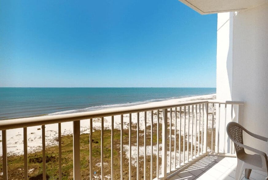 Building Photo - 527 Beach Club Trail