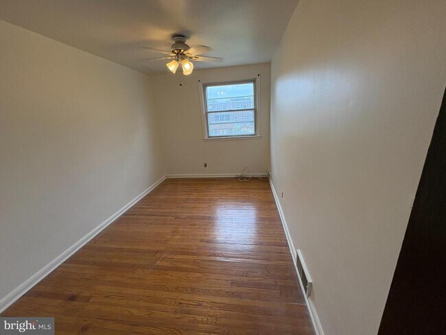 Building Photo - 1053 Taylor Dr
