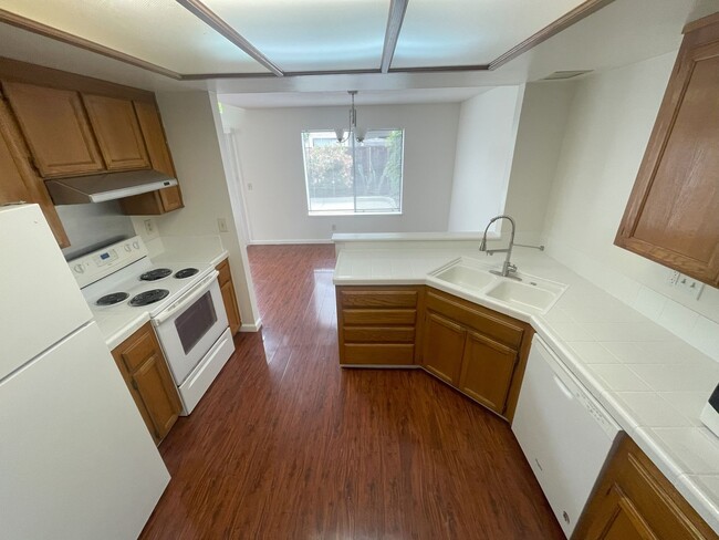 Building Photo - $3,490 - GORGEOUS THREE BEDROOM REMODELED ...