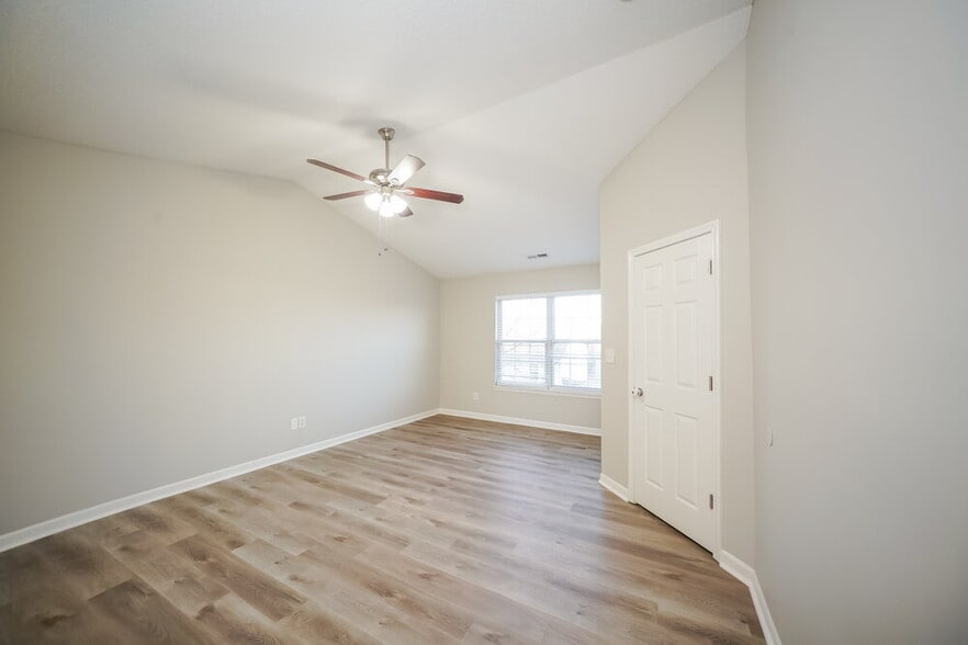 Building Photo - 10302 Draycott Way