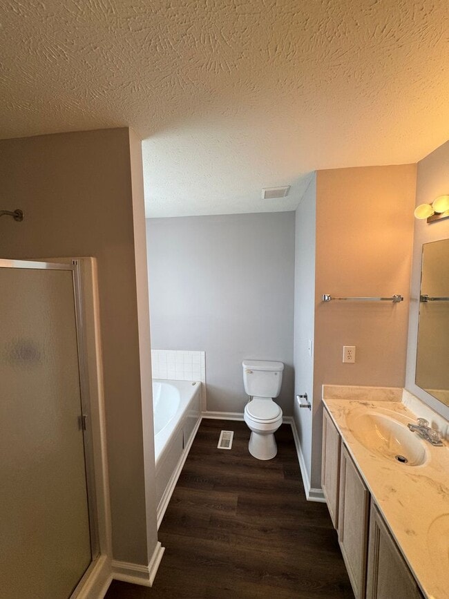 Building Photo - 3240 Crestwell Dr