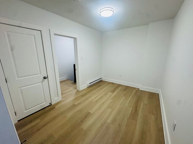 Building Photo - Refreshed 3bd/1bath House! Section 8 ONLY!
