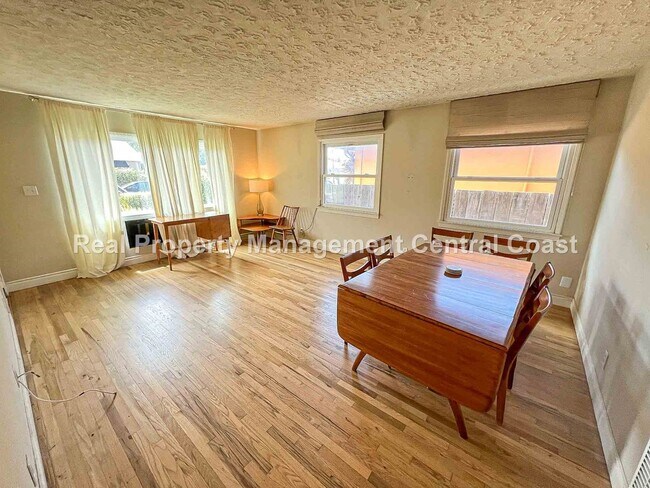 Building Photo - AVAILABLE NOW - Charming Shell Beach Home ...