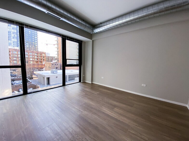Building Photo - 208 W Scott St