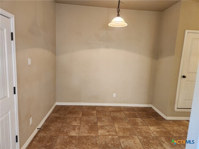 Building Photo - 607 Paseo del Plata Dr