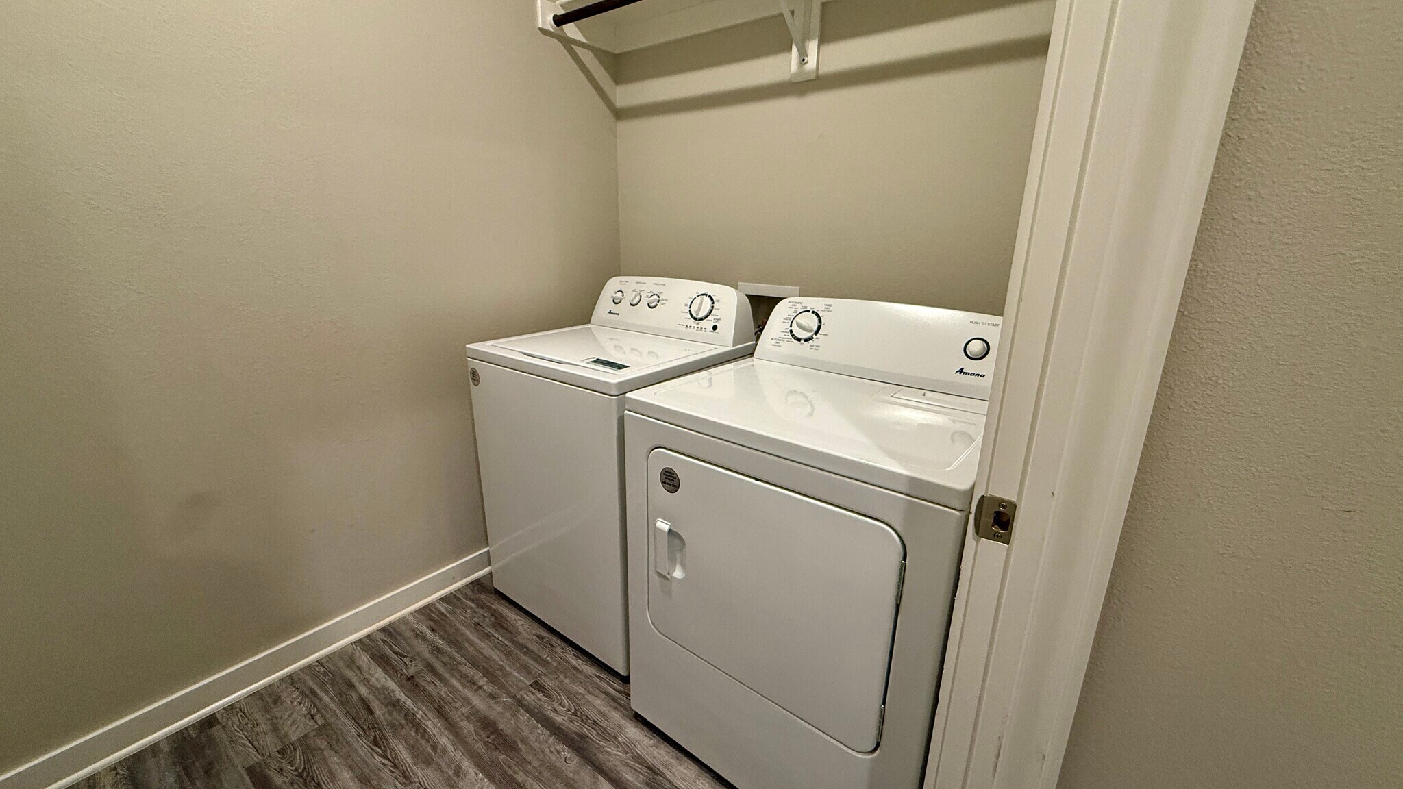 Building Photo - 103 E Mulberry St