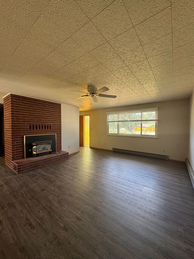 Building Photo - 1702 College Pl