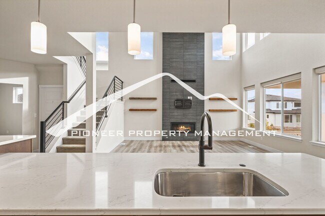 Building Photo - Breathtaking Pikes Peak Views in Desirable Wolf Ranch - 4 bedroom, 3 Full Bath, Office and Loft, ...