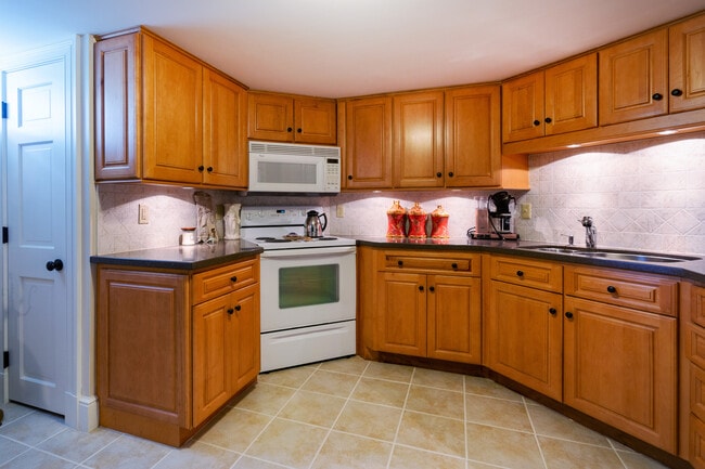 Building Photo - 3 Barclay Sq