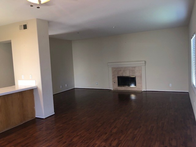 Building Photo - 440 Hart Dr