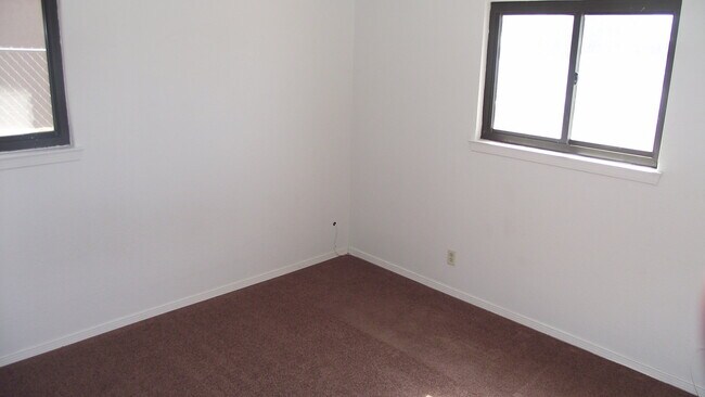 Building Photo - Northeast El Paso 3 bed with Refrig A/C