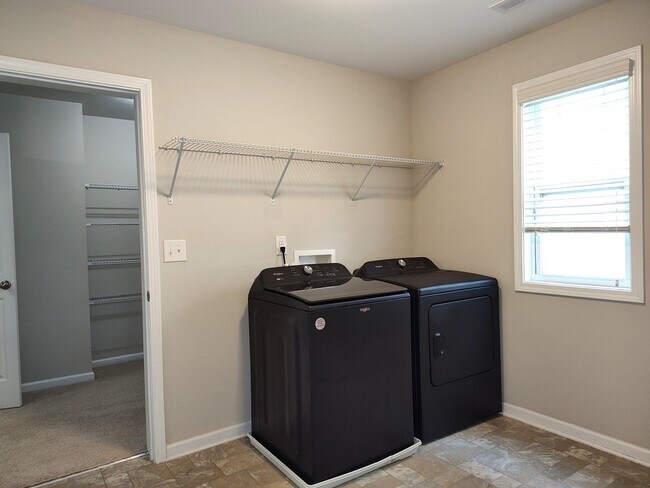 Building Photo - Beautiful 2 story home located in Berewick Community in Charlotte!