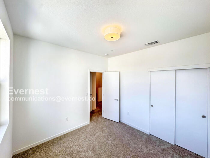 Building Photo - 6117 Bridgecross Dr