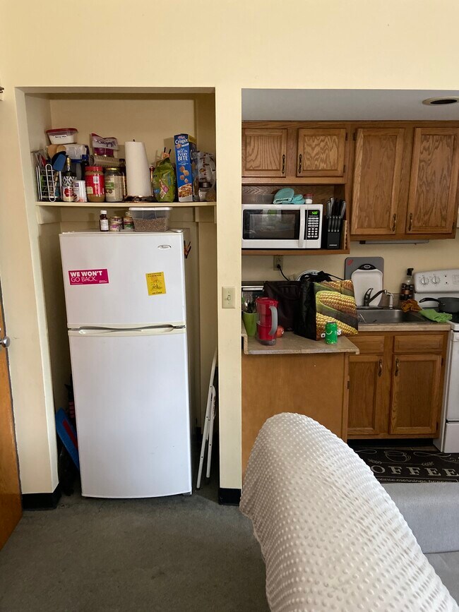 1 Bedroom Kitchen - 112 US Oval